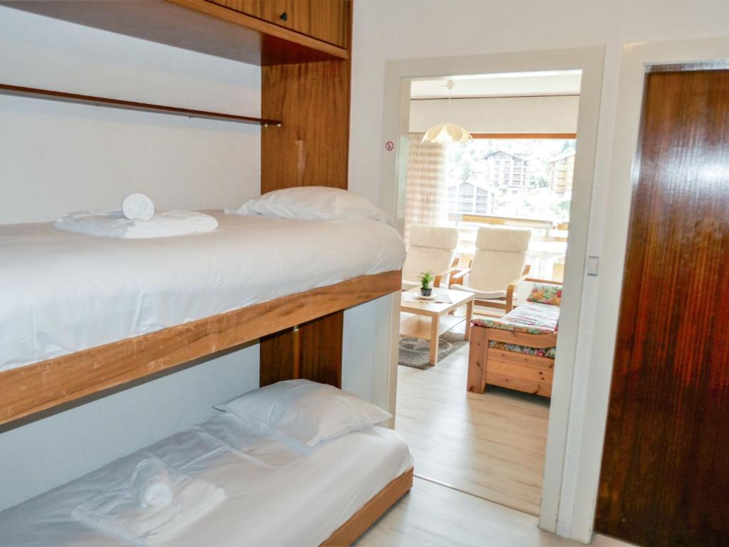 Postel nebo postele na pokoji v ubytování Apartment Nid d'aigle E1 by Interhome