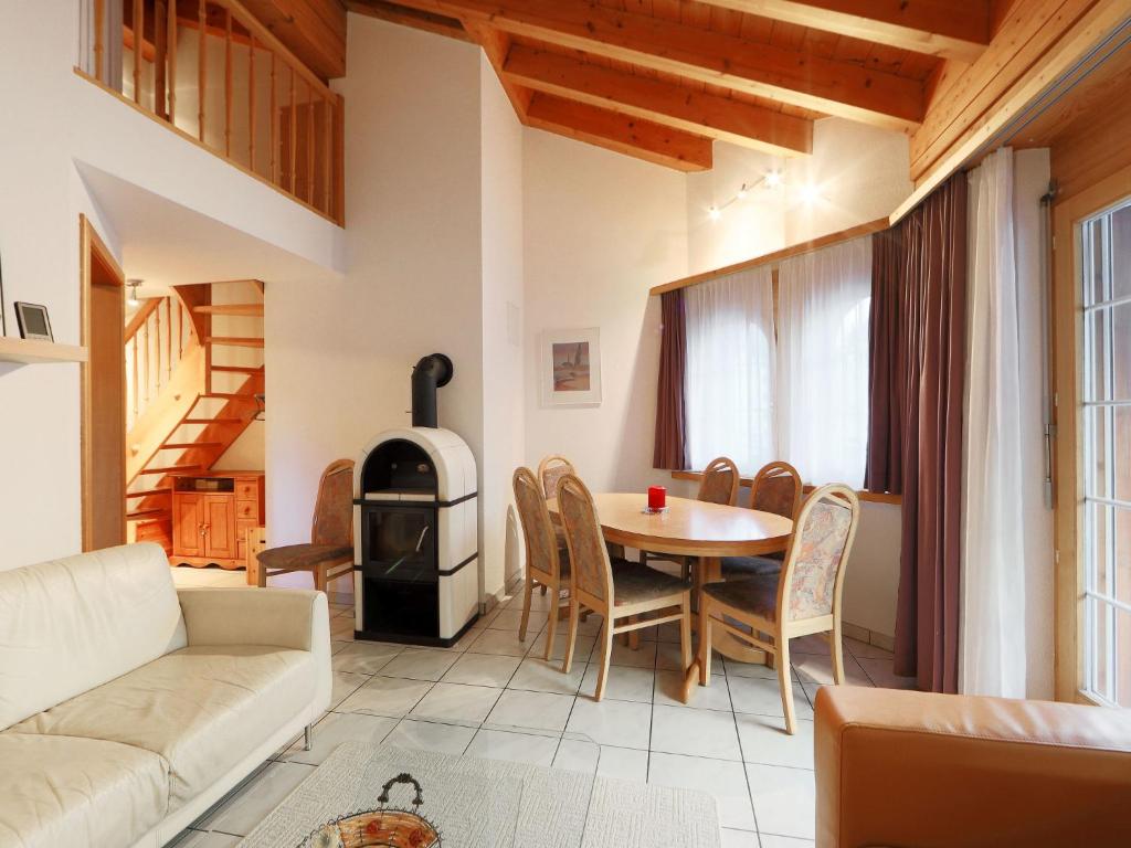 Posezení v ubytování Apartment Les Violettes-2 by Interhome