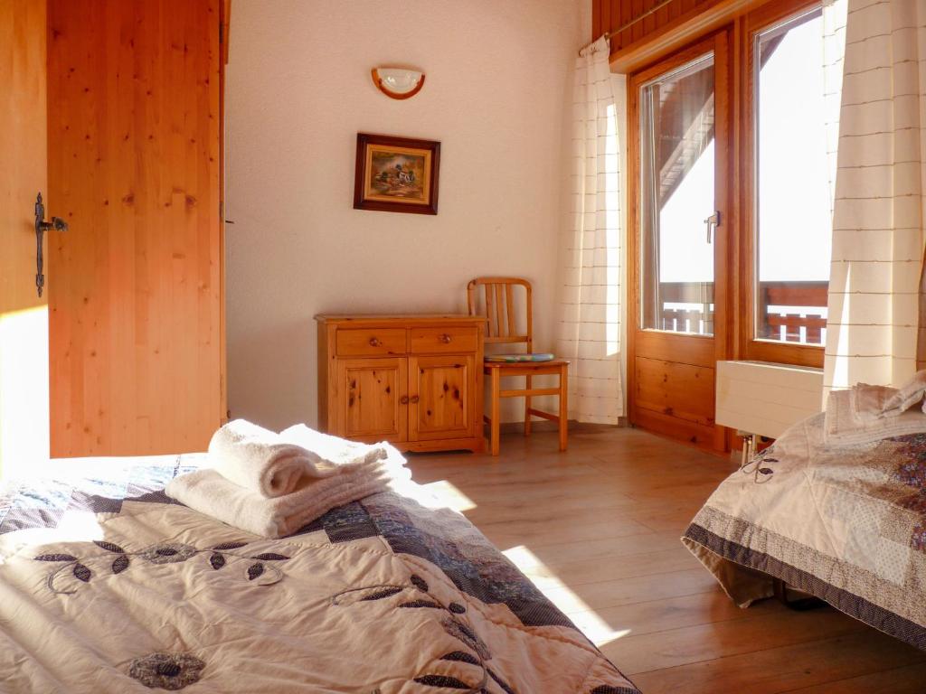 Postel nebo postele na pokoji v ubytování Apartment Eaux-Vives 202 by Interhome