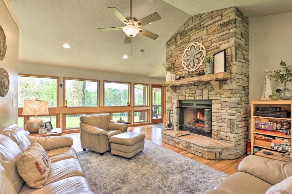 Hot Tub and Dogs Secluded Oakland Gem, Oakland (updated prices