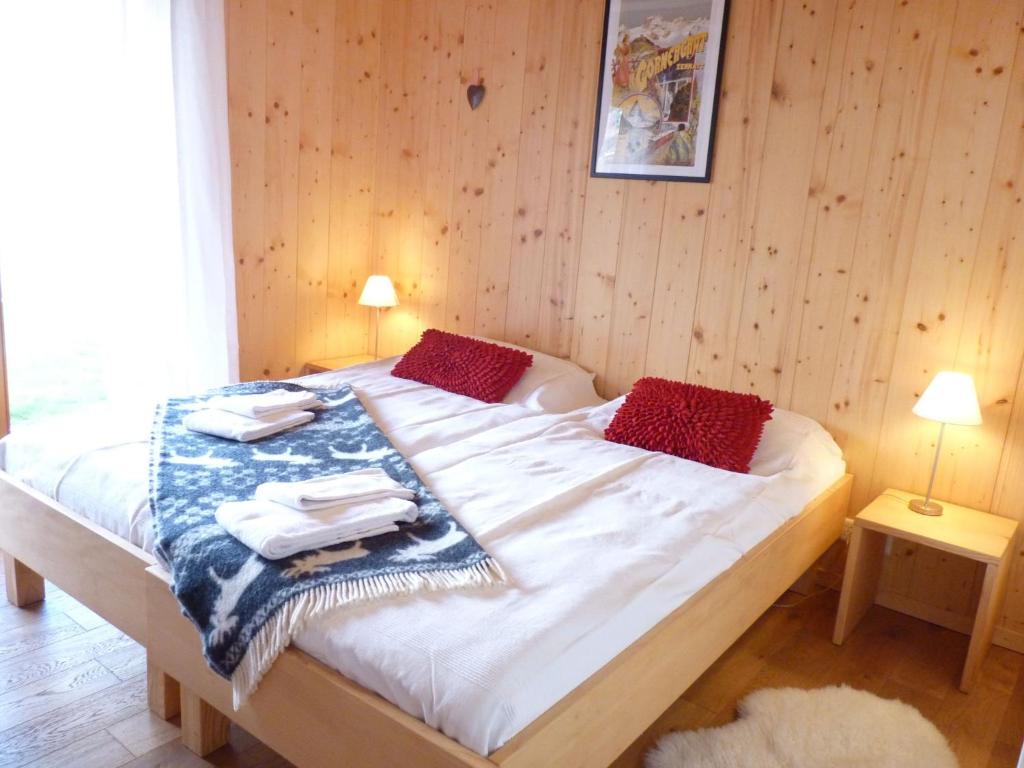 Postel nebo postele na pokoji v ubytování Chalet Chloé by Interhome