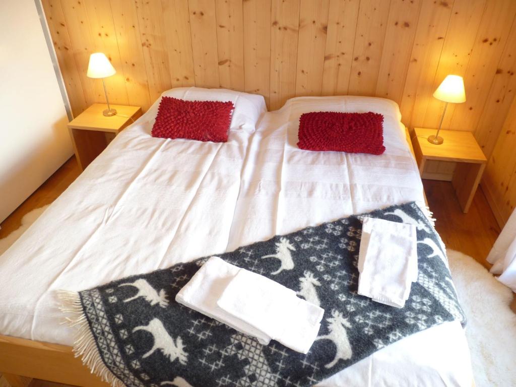 Postel nebo postele na pokoji v ubytování Chalet Chloé by Interhome