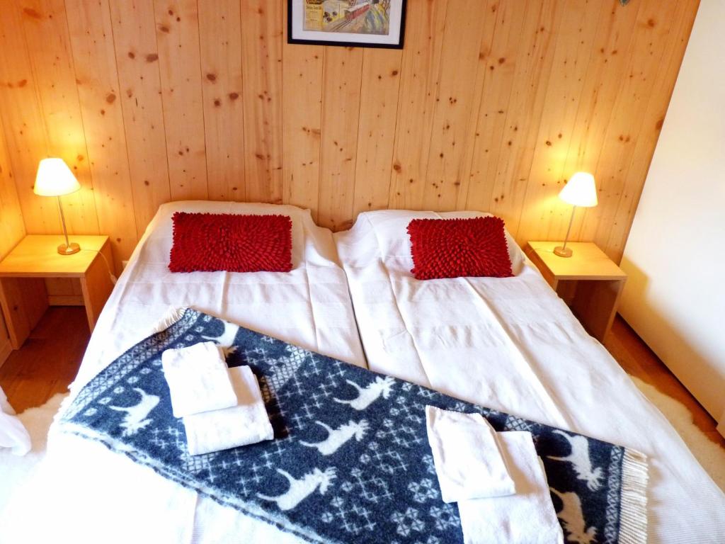 Postel nebo postele na pokoji v ubytování Chalet Chloé by Interhome