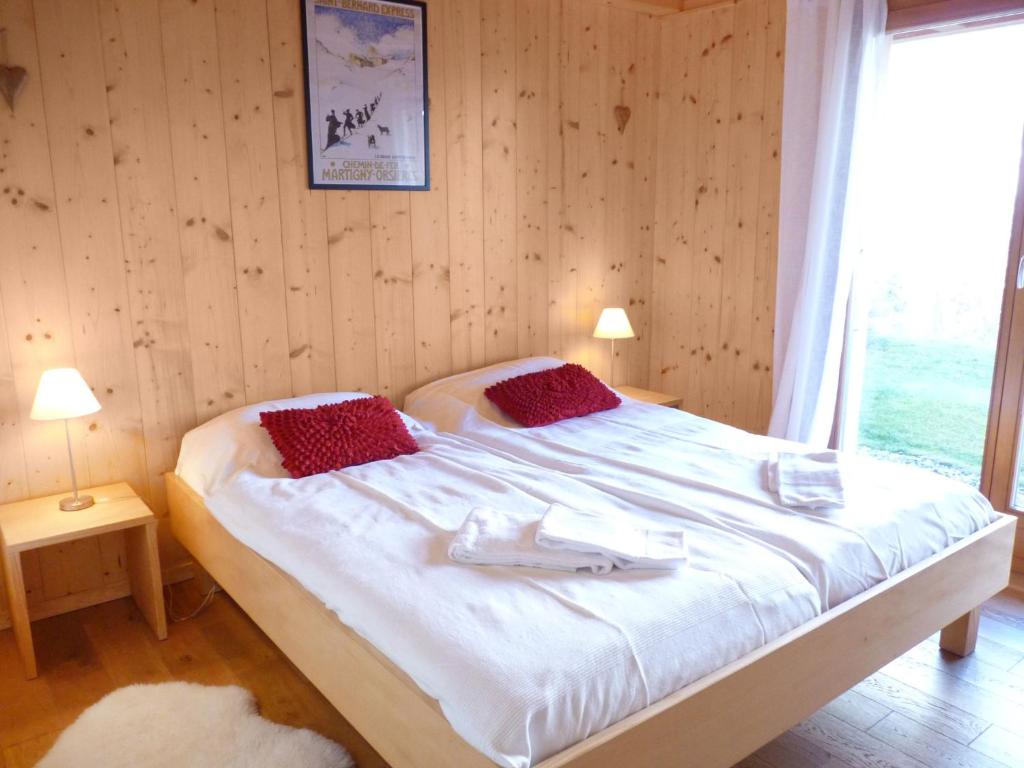 Postel nebo postele na pokoji v ubytování Chalet Chloé by Interhome