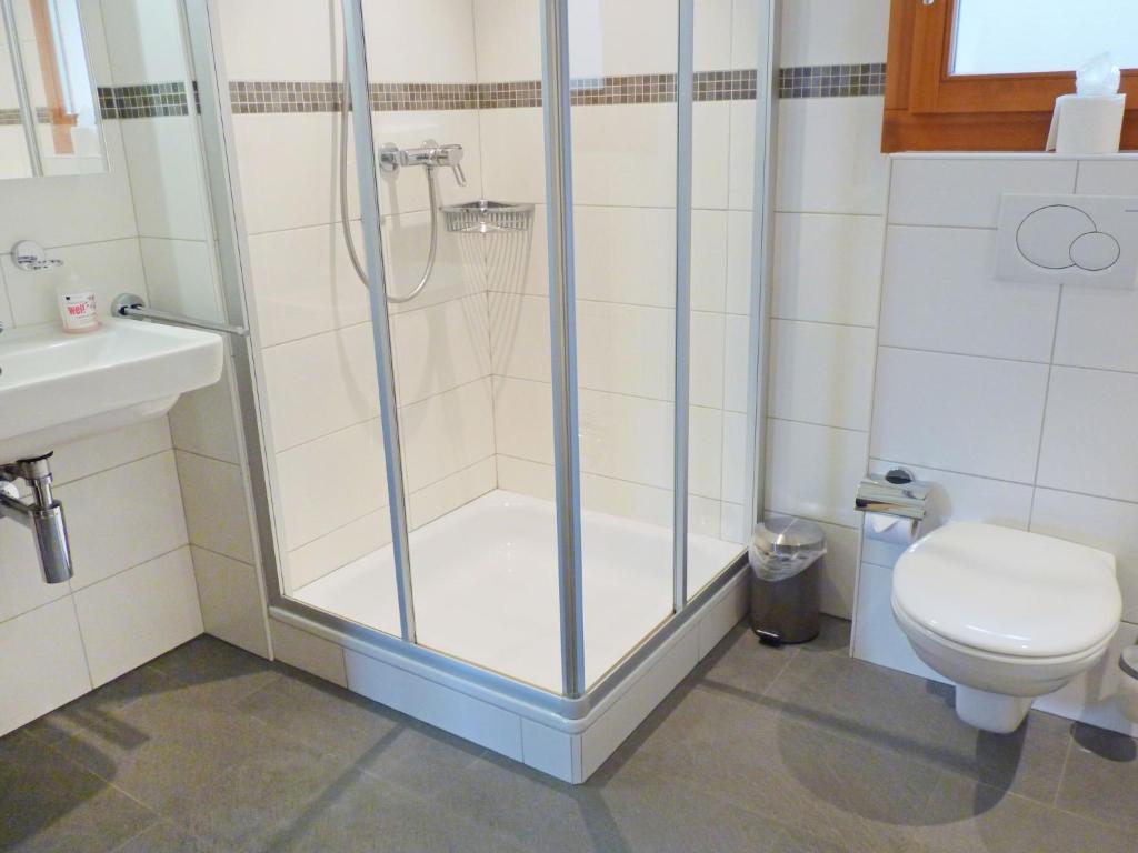 Koupelna v ubytování Chalet Chloé by Interhome