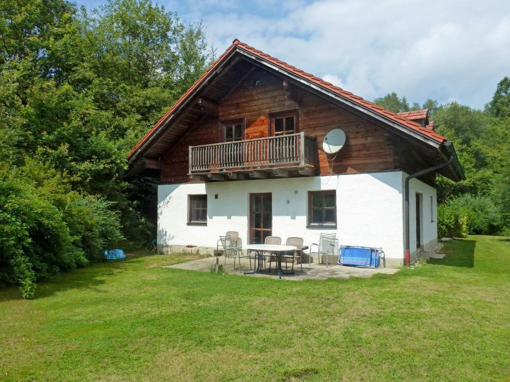 a house with a balcony and a table in a yard at Holiday Home Ilztal by Interhome in Allmunzen