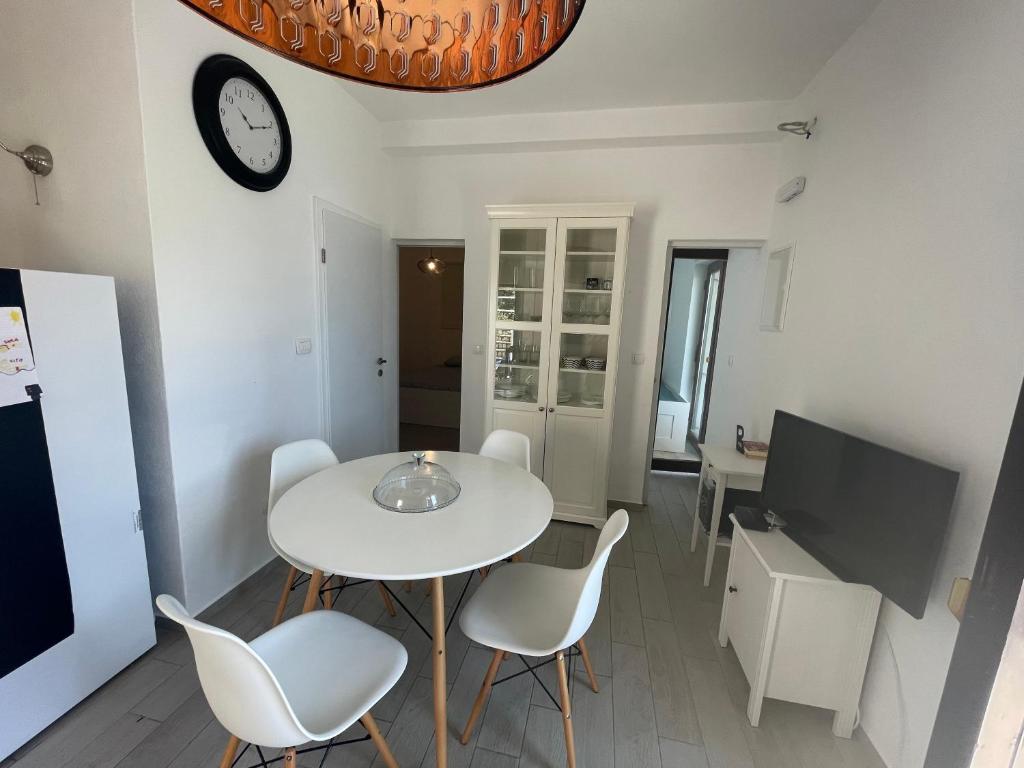 Kuchyň nebo kuchyňský kout v ubytování Apartmani Pulić