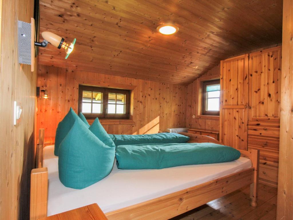 Postel nebo postele na pokoji v ubytování Chalet Auhäusl by Interhome