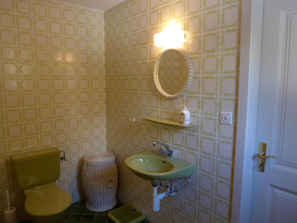 Koupelna v ubytování Holiday Home Chalet Marietta by Interhome