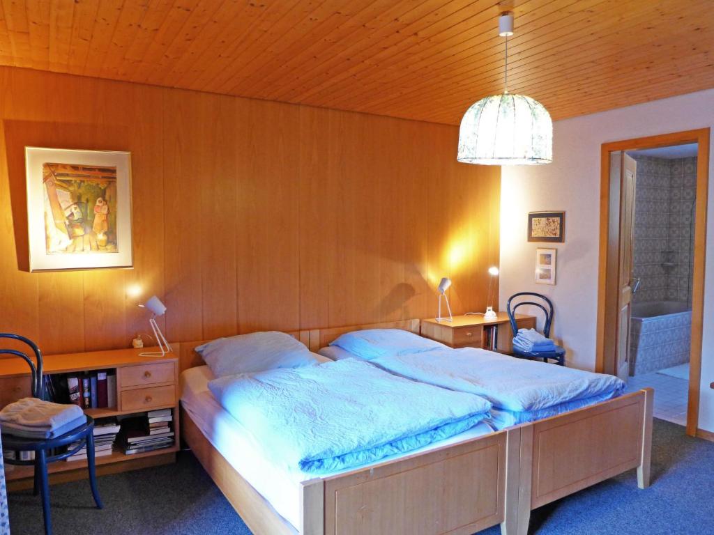 Postel nebo postele na pokoji v ubytování Holiday Home Chalet Marietta by Interhome