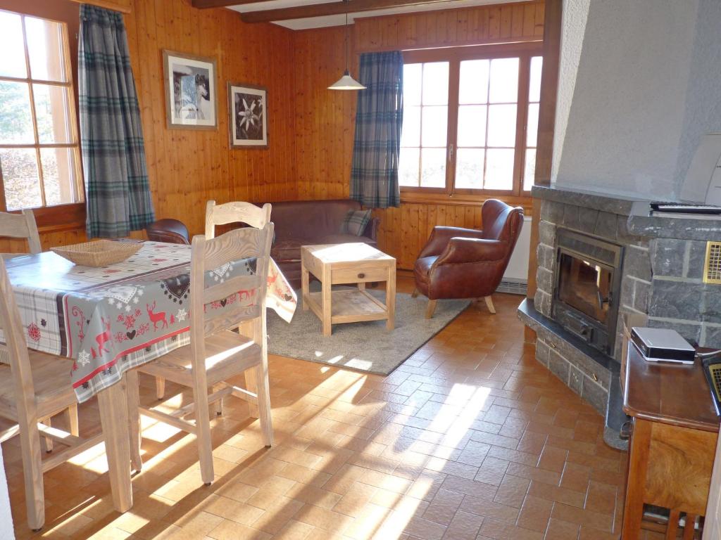 Posezení v ubytování Apartment Frênes by Interhome