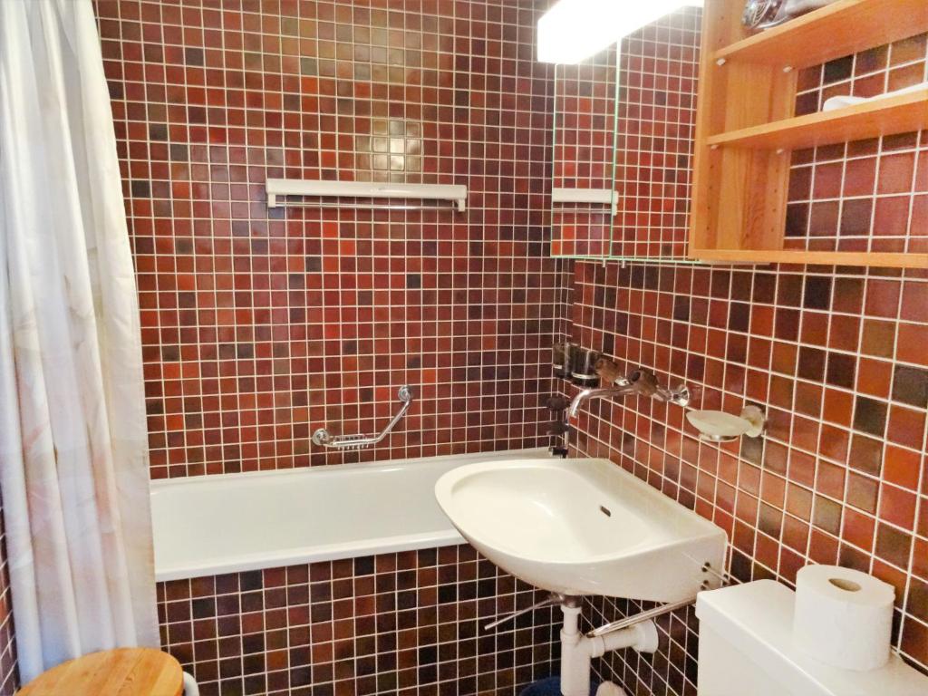 Koupelna v ubytování Apartment Aragon T100 by Interhome