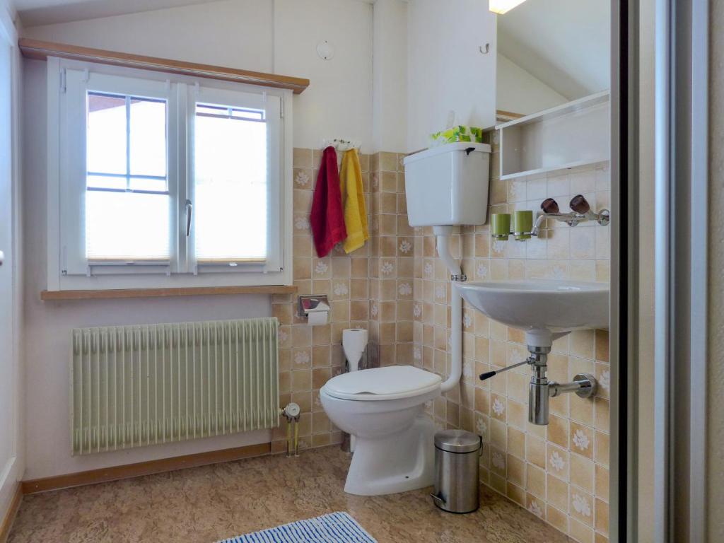 Ένα μπάνιο στο Apartment Chalet Seeberg by Interhome