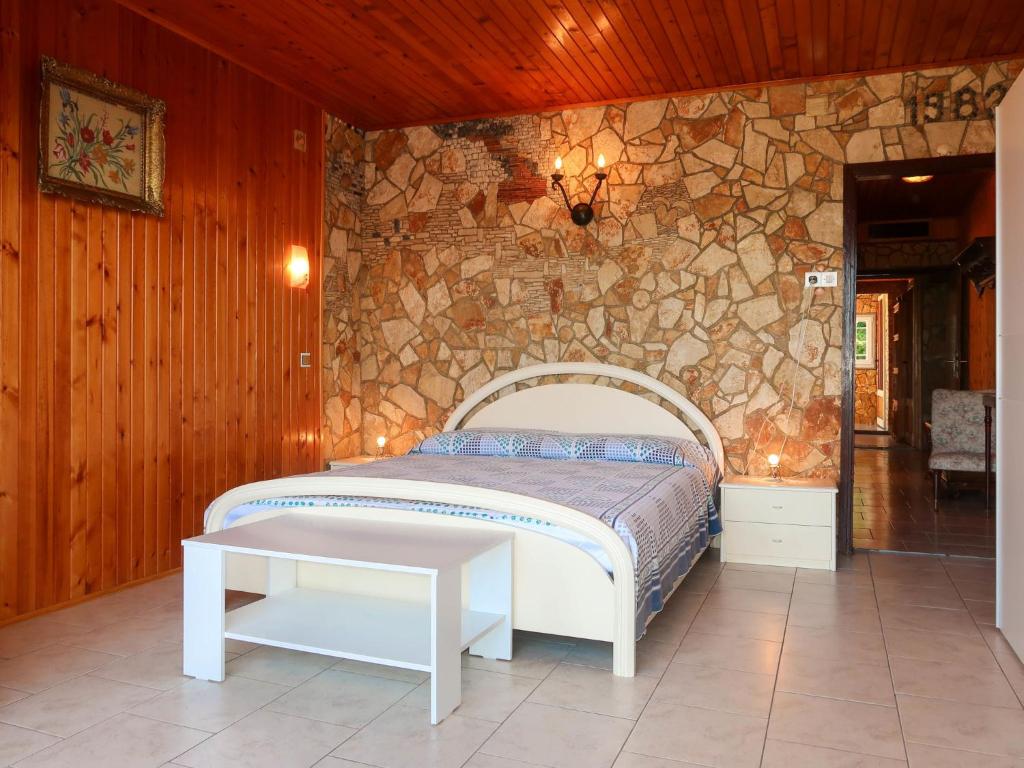 Postel nebo postele na pokoji v ubytování Apartment Visnja-2 by Interhome