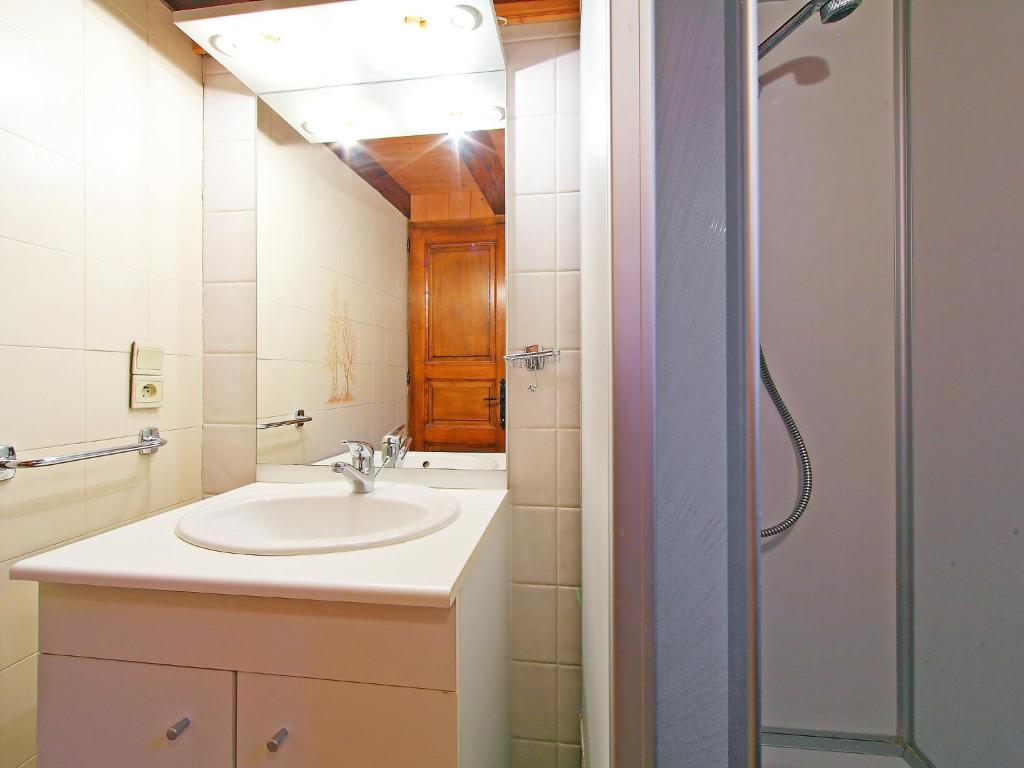 Koupelna v ubytování Chalet Pierre Blanche by Interhome
