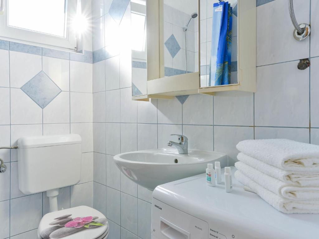 Kúpeľňa v ubytovaní Apartment Jadran-1 by Interhome