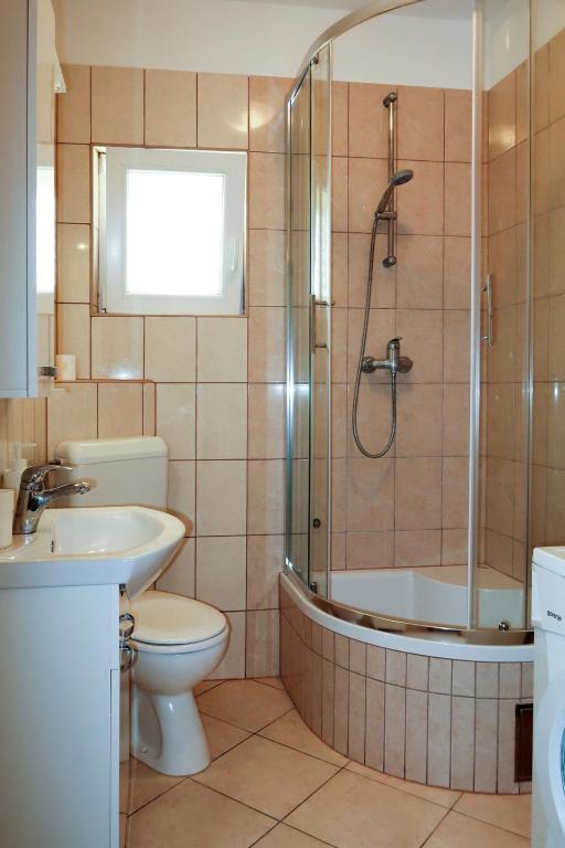 Koupelna v ubytování Apartment Toni-2 by Interhome