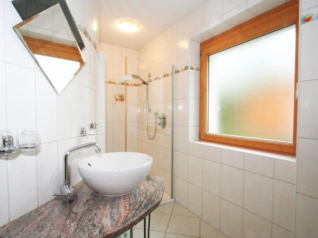 A bathroom at Holiday Home Heidi by Interhome