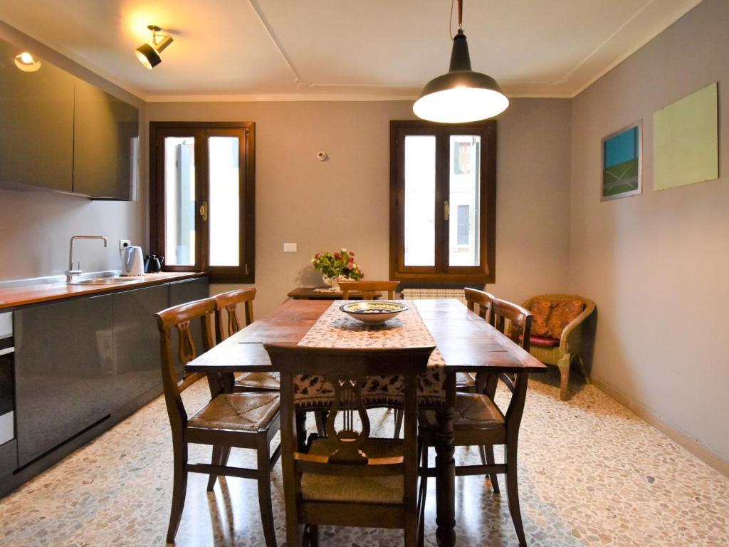 رزرو هتل، آپارتمان Casa San Vio توسط Interhome | 09197245266