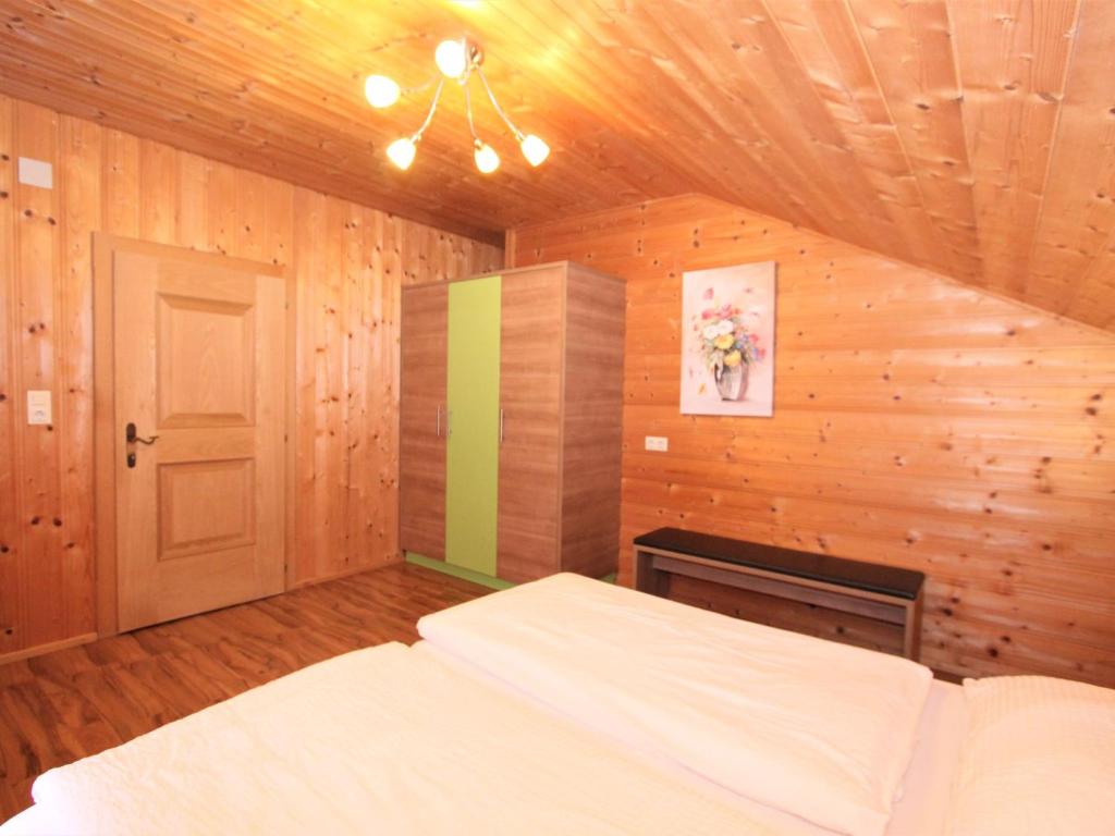 Postel nebo postele na pokoji v ubytování Apartment Heidi-3 by Interhome