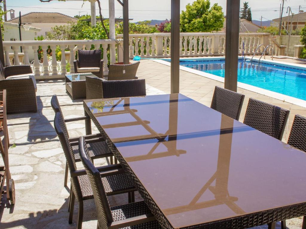 The swimming pool at or close to Holiday Home Papagayo by Interhome