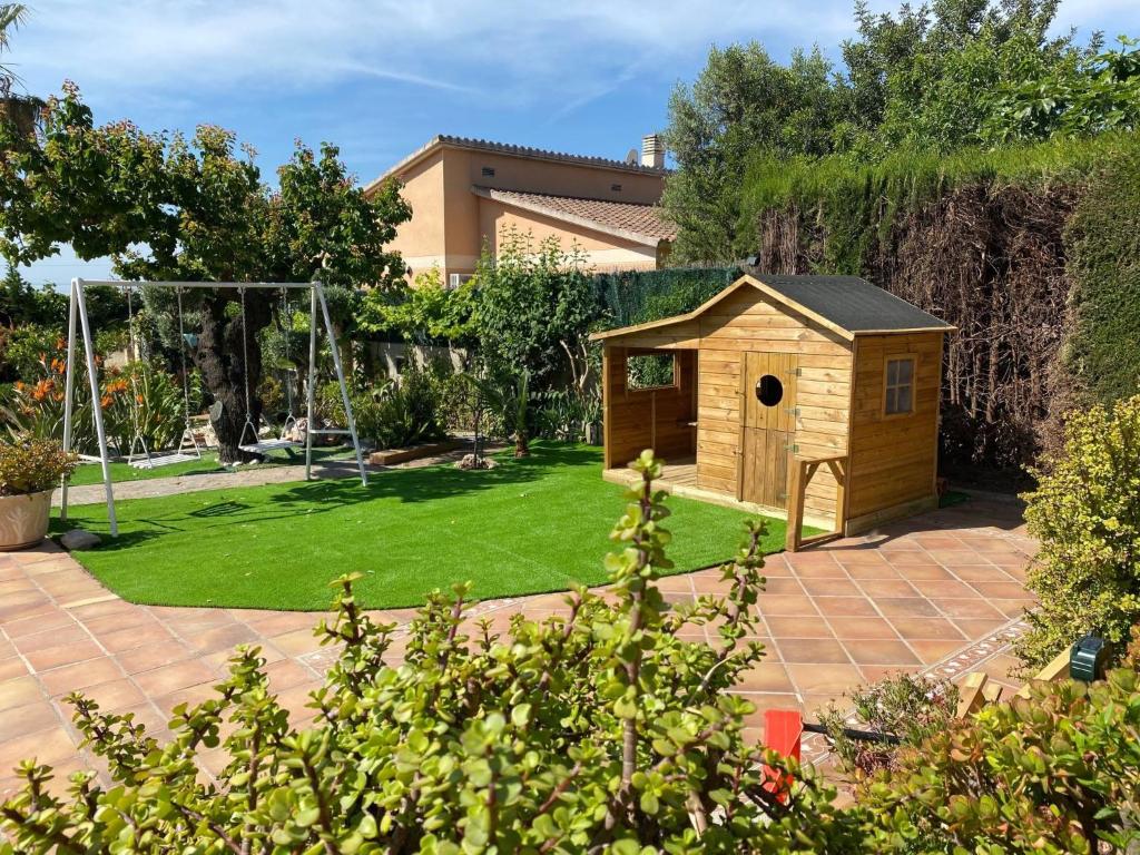 A garden outside Holiday Home Papagayo by Interhome