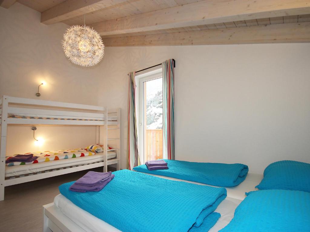 Posteľ alebo postele v izbe v ubytovaní Chalet am Arlberg by Interhome