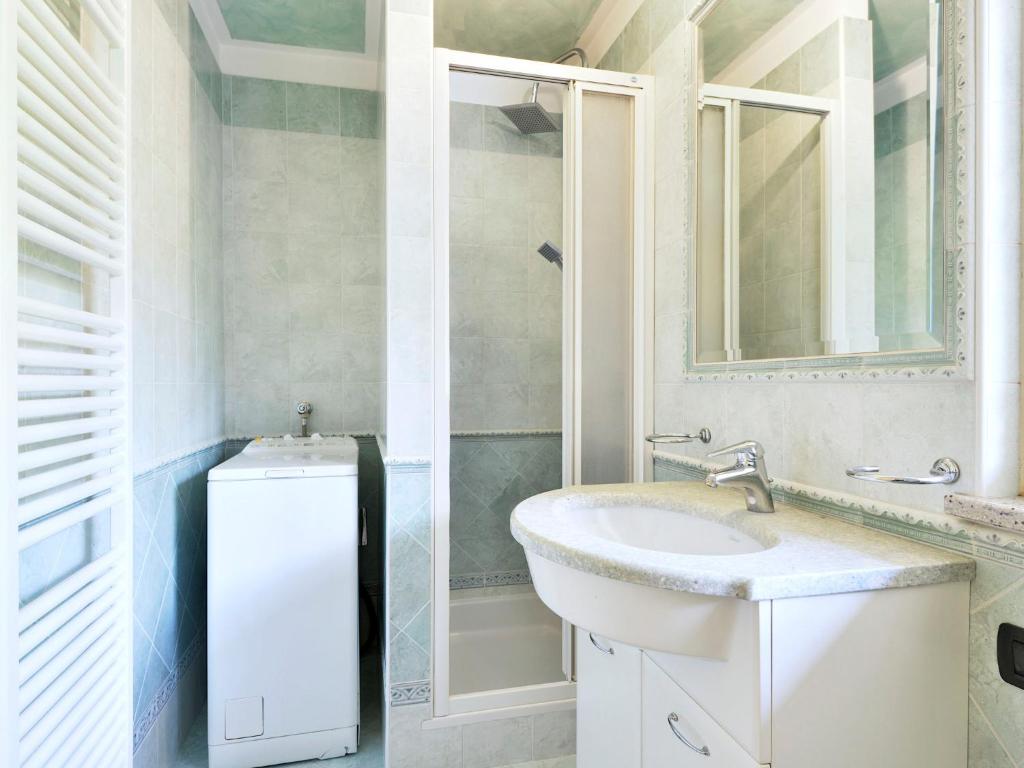 Łazienka w obiekcie Apartment Cecilia-5 by Interhome