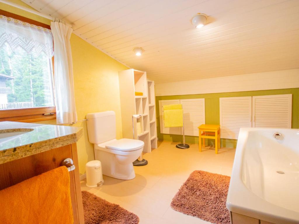 Koupelna v ubytování Chalet The Schatzie by Interhome