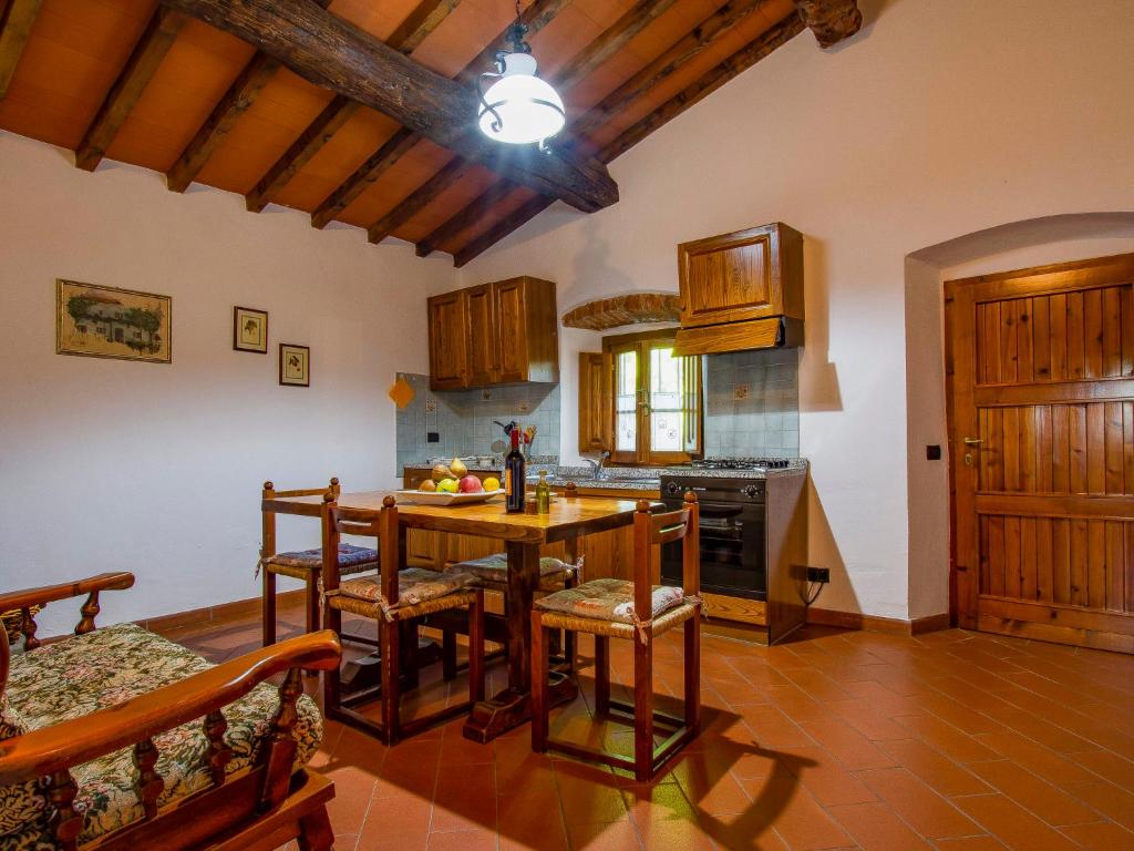 Kuchyňa alebo kuchynka v ubytovaní Holiday Home Il Casellino-2 by Interhome