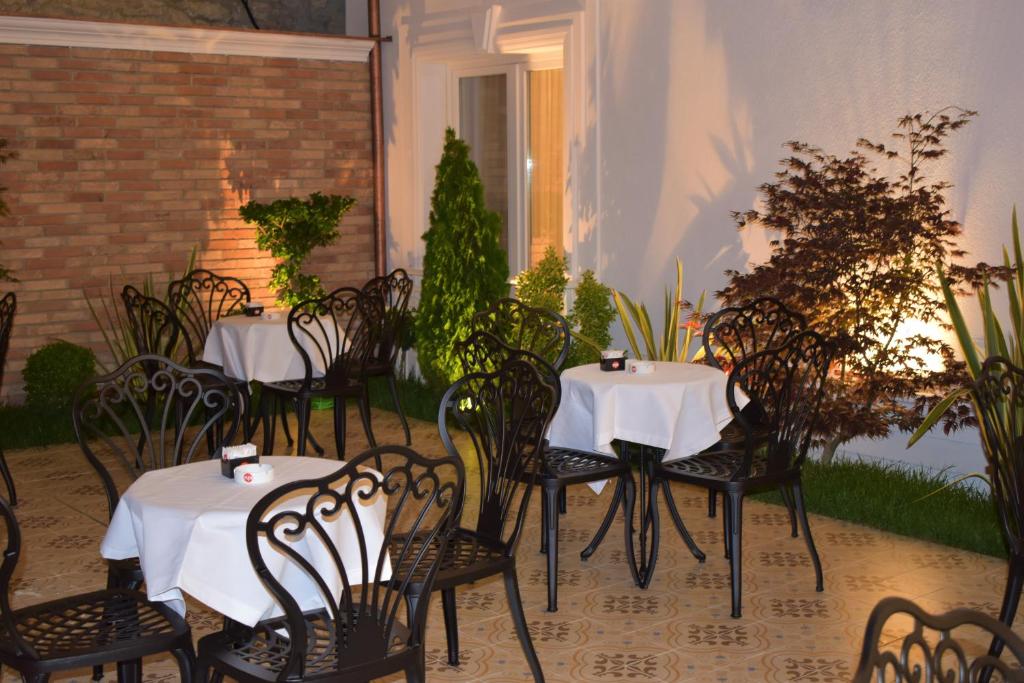 A garden outside Giulia Albérgo Hotel