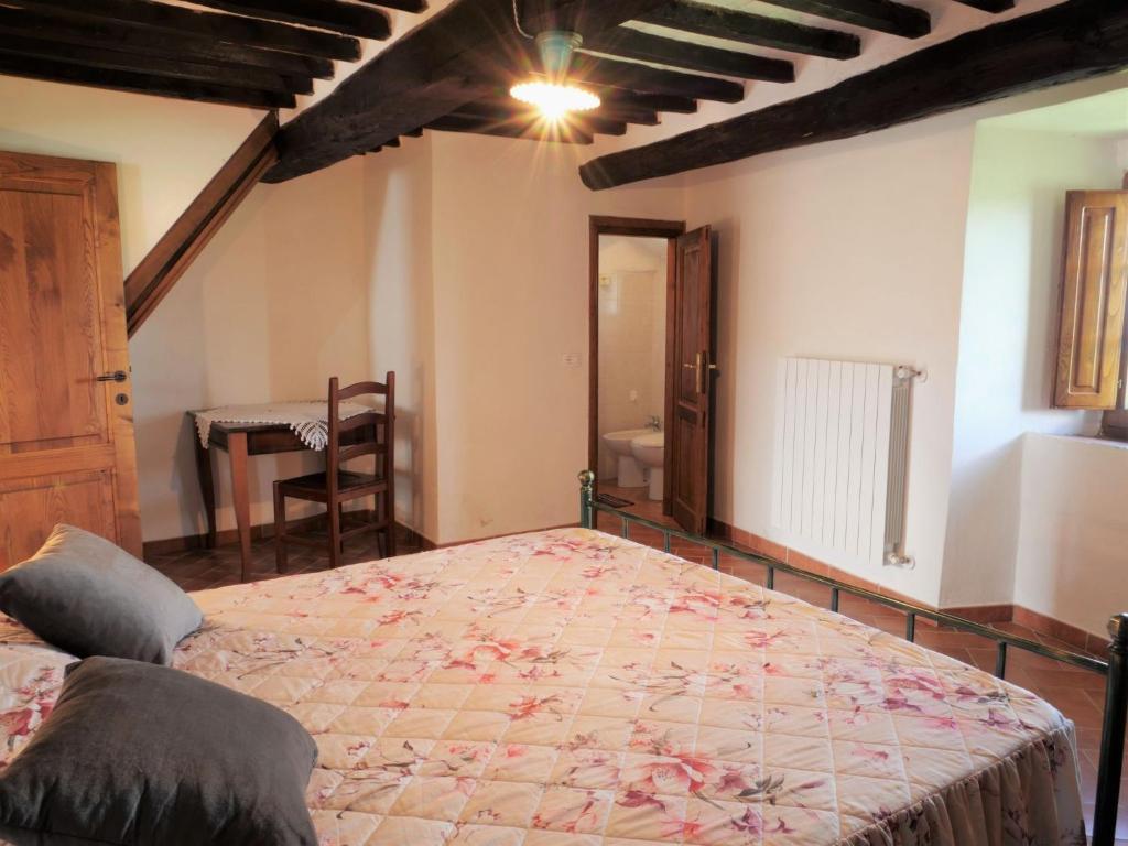 Posteľ alebo postele v izbe v ubytovaní Apartment Rosa - Borgo la Civitella by Interhome