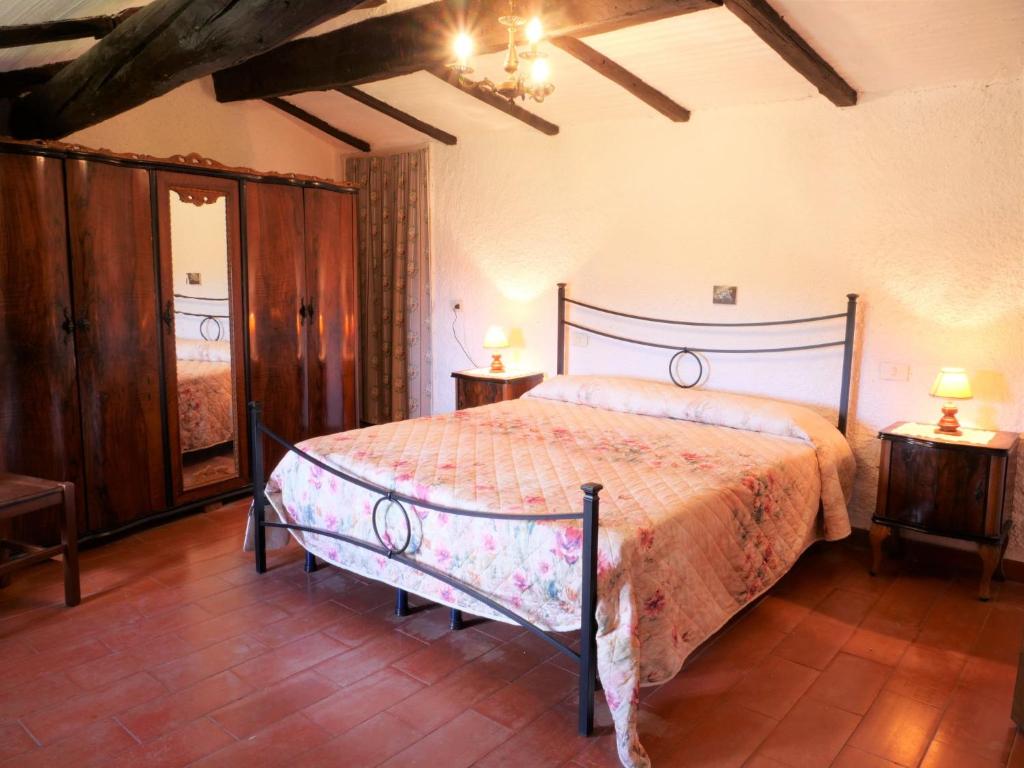 Posteľ alebo postele v izbe v ubytovaní Apartment Rosa - Borgo la Civitella by Interhome
