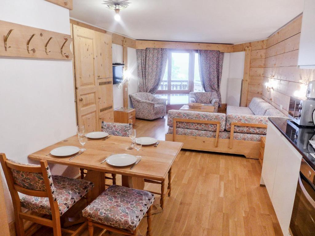 Kuchyň nebo kuchyňský kout v ubytování Apartment Le Bristol B11 by Interhome