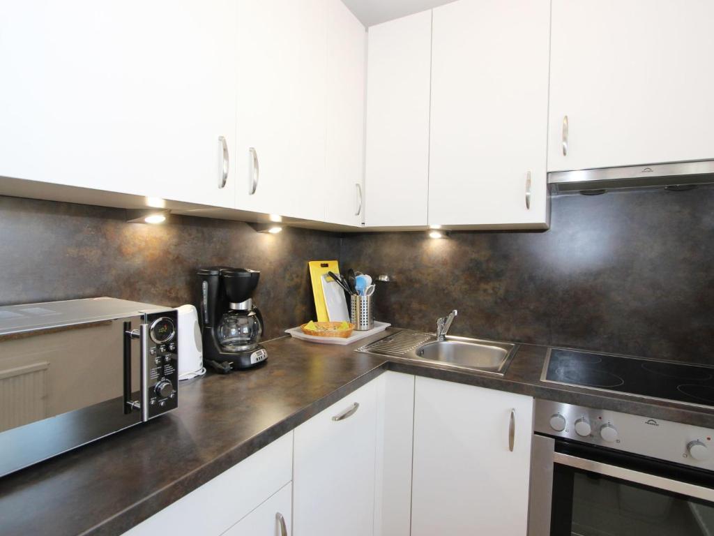 Kuchyňa alebo kuchynka v ubytovaní Apartment Liebl-1 by Interhome