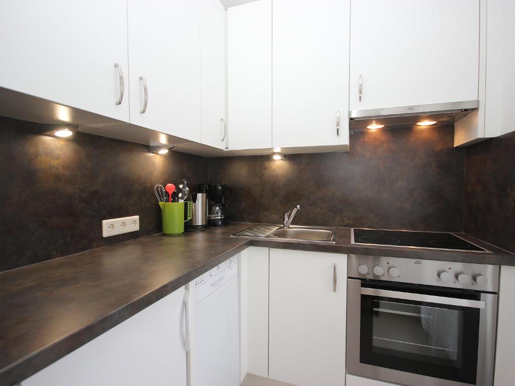 Kuchyňa alebo kuchynka v ubytovaní Apartment Liebl-3 by Interhome