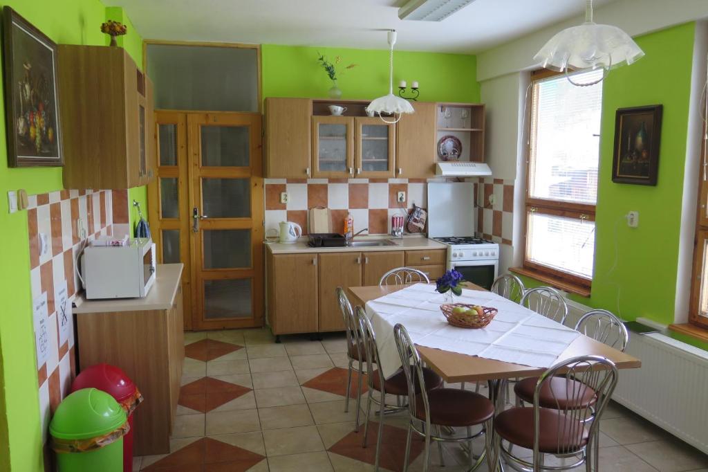 Kuchyň nebo kuchyňský kout v ubytování Villa Vraji