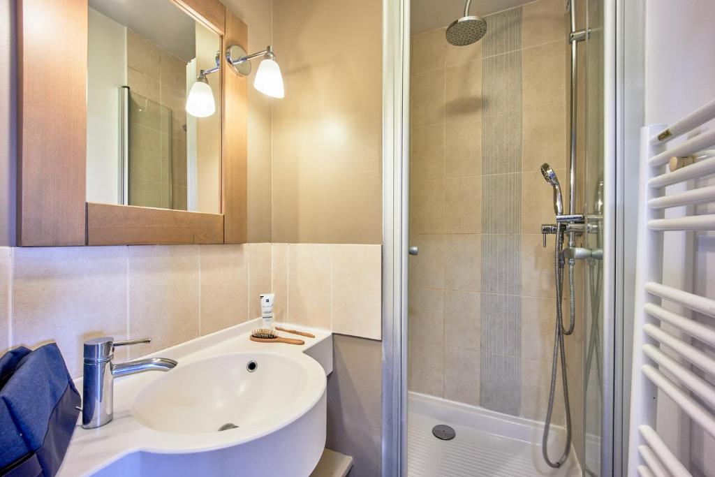 a bathroom with a sink and a shower at Pierre & Vacances Premium Residence & Spa Houlgate in Houlgate