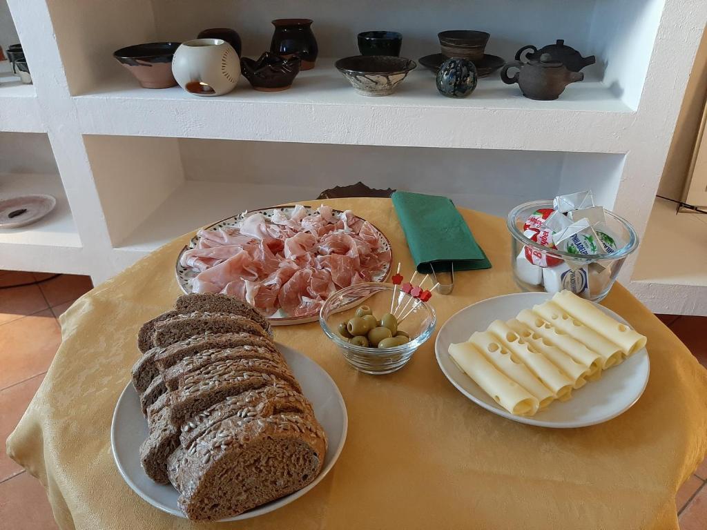 Jedlo v ubytovaní bed & breakfast alebo blízkom okolí
