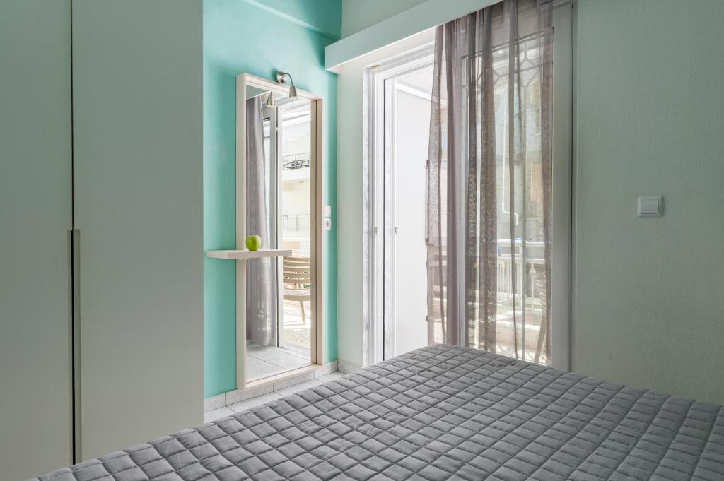 Postel nebo postele na pokoji v ubytování Ouzas luxury Hotel