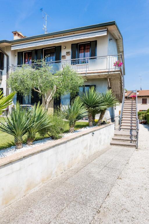 a building with stairs and plants in front of it at CASA ROSA & LUISA in Pozzolengo
