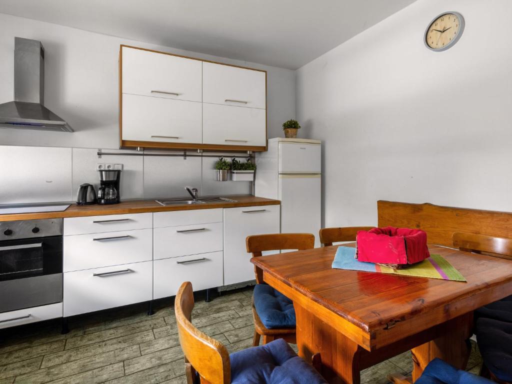 Kuchyň nebo kuchyňský kout v ubytování Chalet Kovářská by Interhome