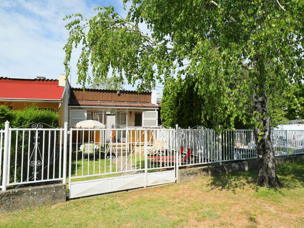 Vonkajšia záhrada v ubytovaní Holiday Home Piccola by Interhome