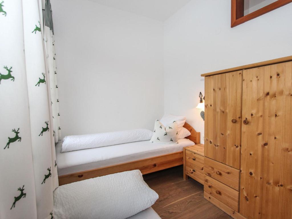 Postel nebo postele na pokoji v ubytování Apartment Tyrol-2 by Interhome
