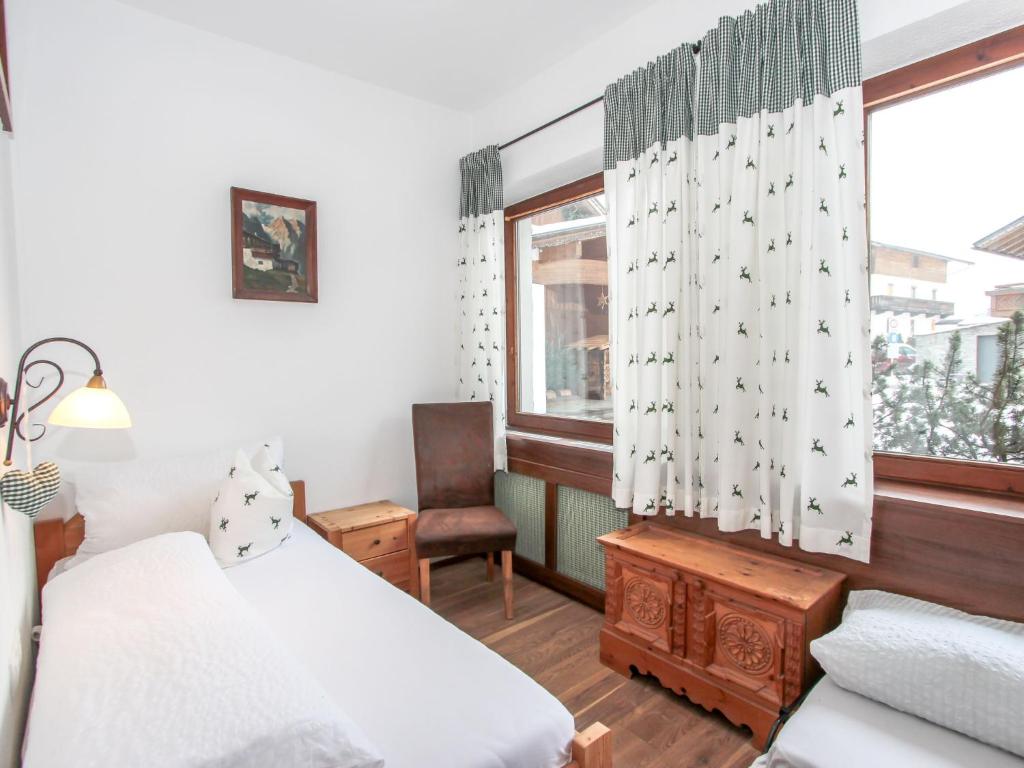 Postel nebo postele na pokoji v ubytování Apartment Tyrol-2 by Interhome