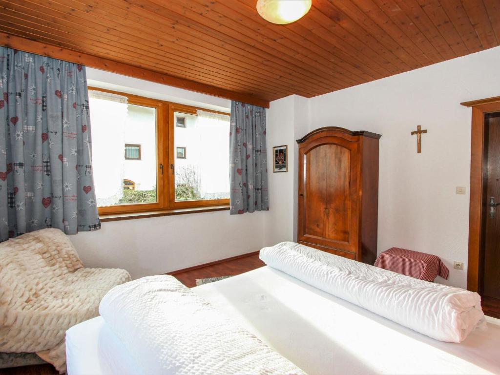 Postel nebo postele na pokoji v ubytování Apartment Tyrol-1 by Interhome
