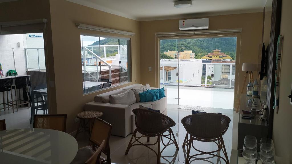  Cobertura moderna e novíssima no charme de Ubatuba