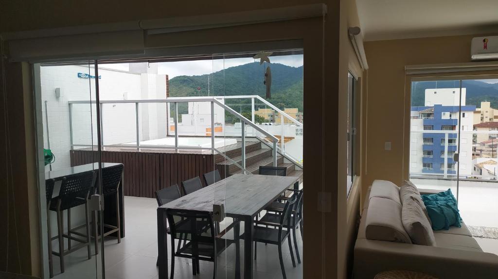  Cobertura moderna e novíssima no charme de Ubatuba