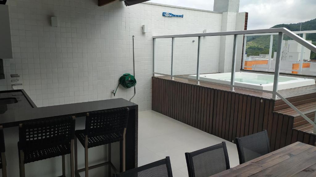  Cobertura moderna e novíssima no charme de Ubatuba