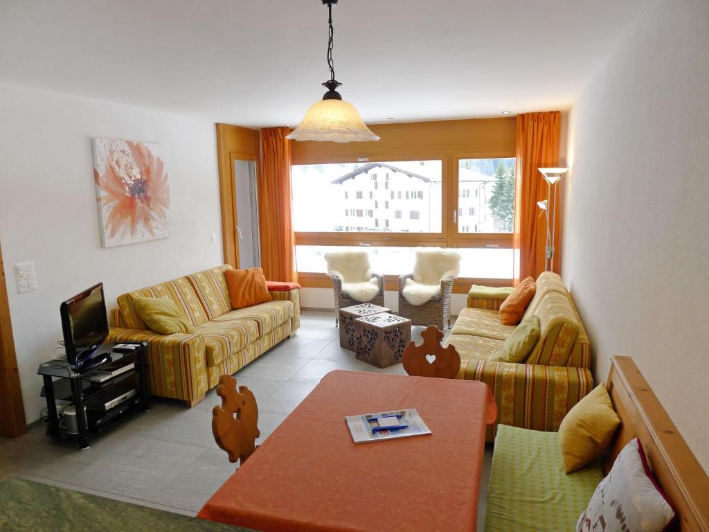 Posezení v ubytování Apartment Chesa Boffalora by Interhome